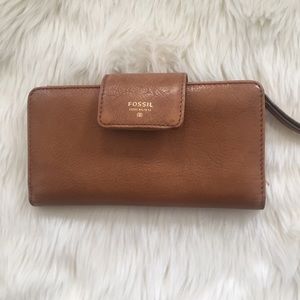 Fossil wallet tan with button closure